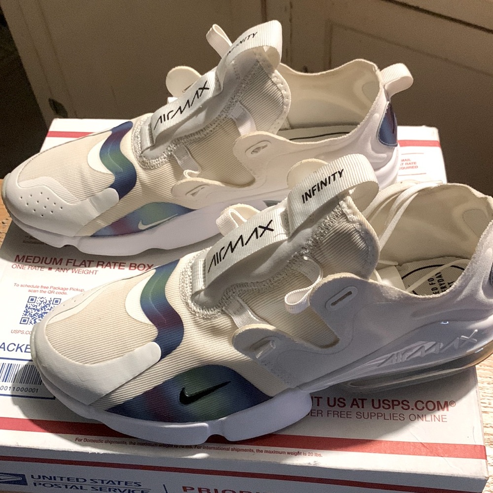 Nike Air max infinity white / blue/green/purple (Great Condition)
